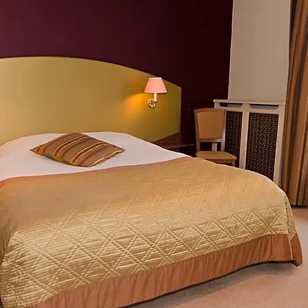 Le Continental Hotel